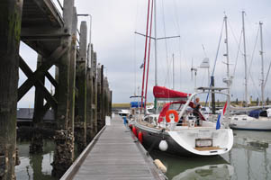 Drijvende steigers in de jachthaven van Terneuzen.