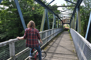 Voetgangersbrug over de Esk.