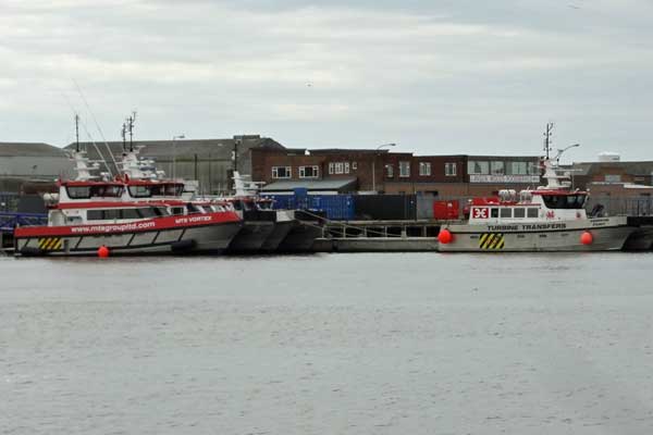 Catamarans voor personeel windparken.